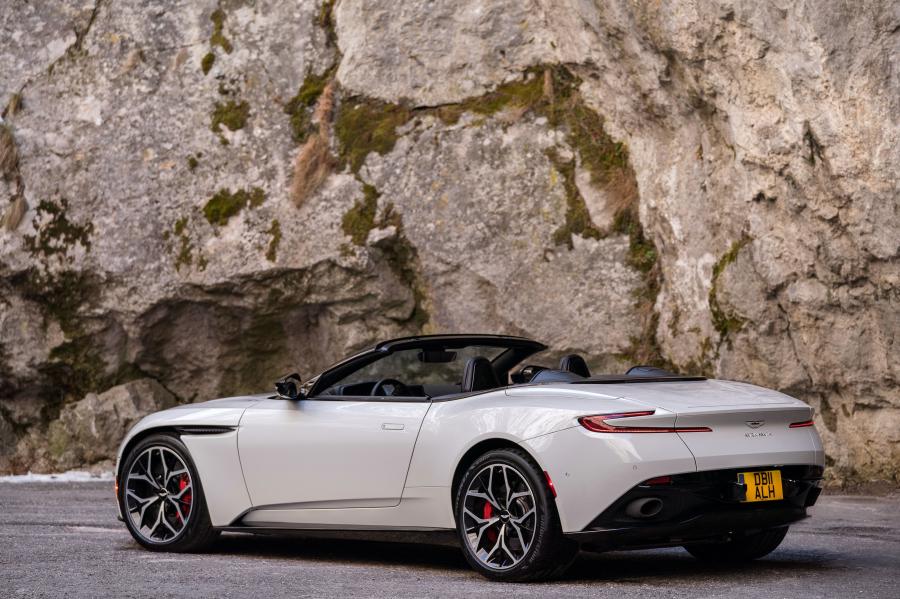  Aston Martin DB11 V8 Volante 2018 года  (NA) (фото 15 из 40)